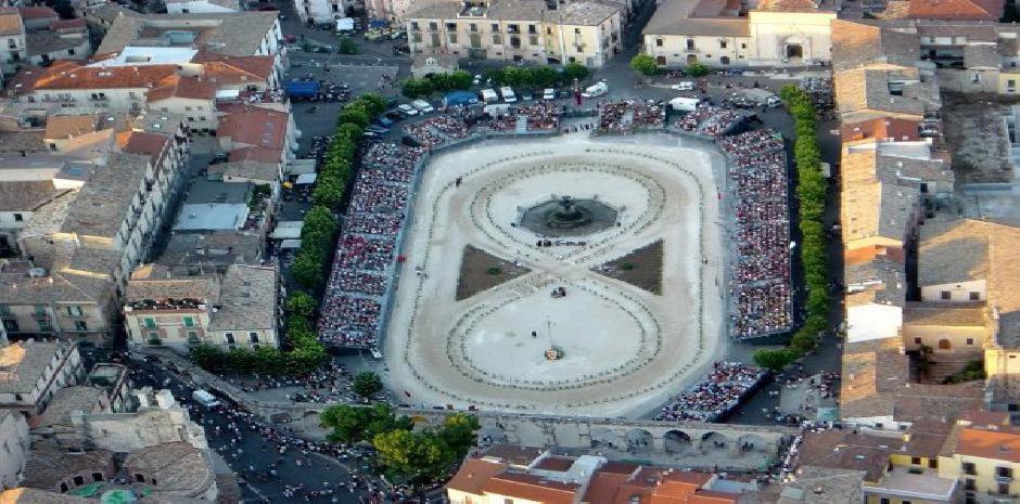 Dietro Piazza Maggiore Sulmona Zewnętrze zdjęcie