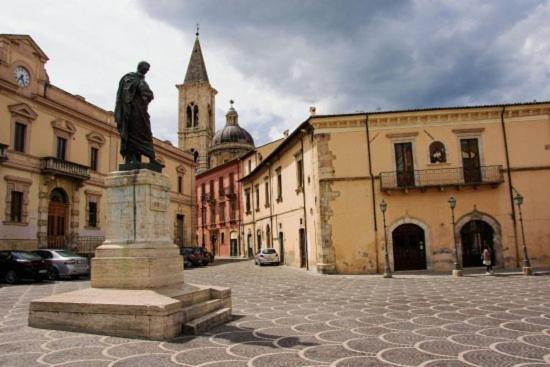 Dietro Piazza Maggiore Sulmona Zewnętrze zdjęcie